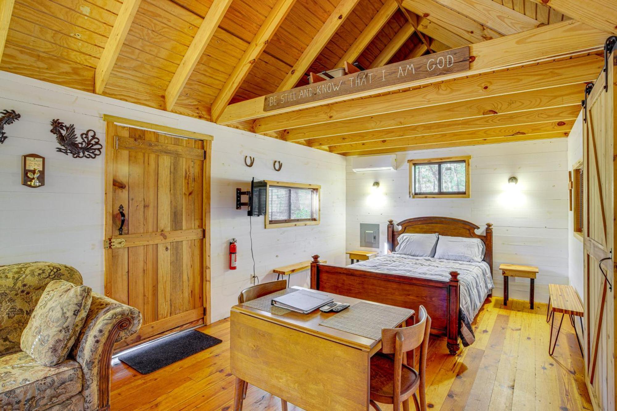 Secluded Tallassee Cabin With Fire Pit And Porch! Екстер'єр фото